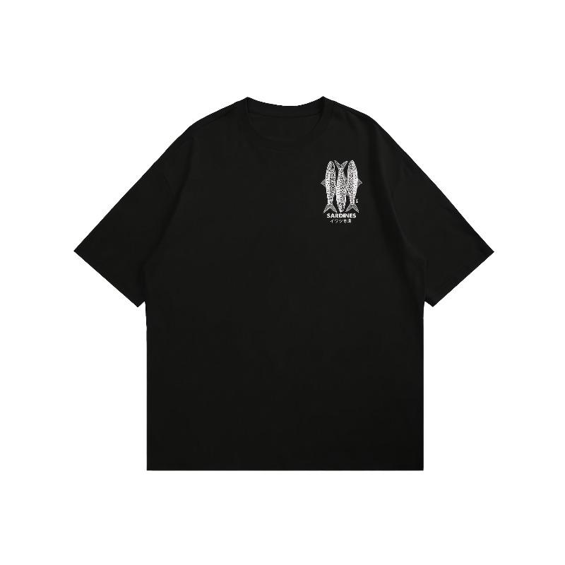 Una T-shirt Giapponese da Uomo con Fantasia di Sardine, Perfetta per un Look Estivo Comodo e Casual