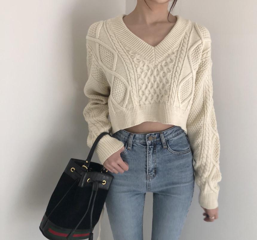 Retro V-Neck Knit Sweater with Back Tie – Stylish Autumn/Winter Women's Fashion