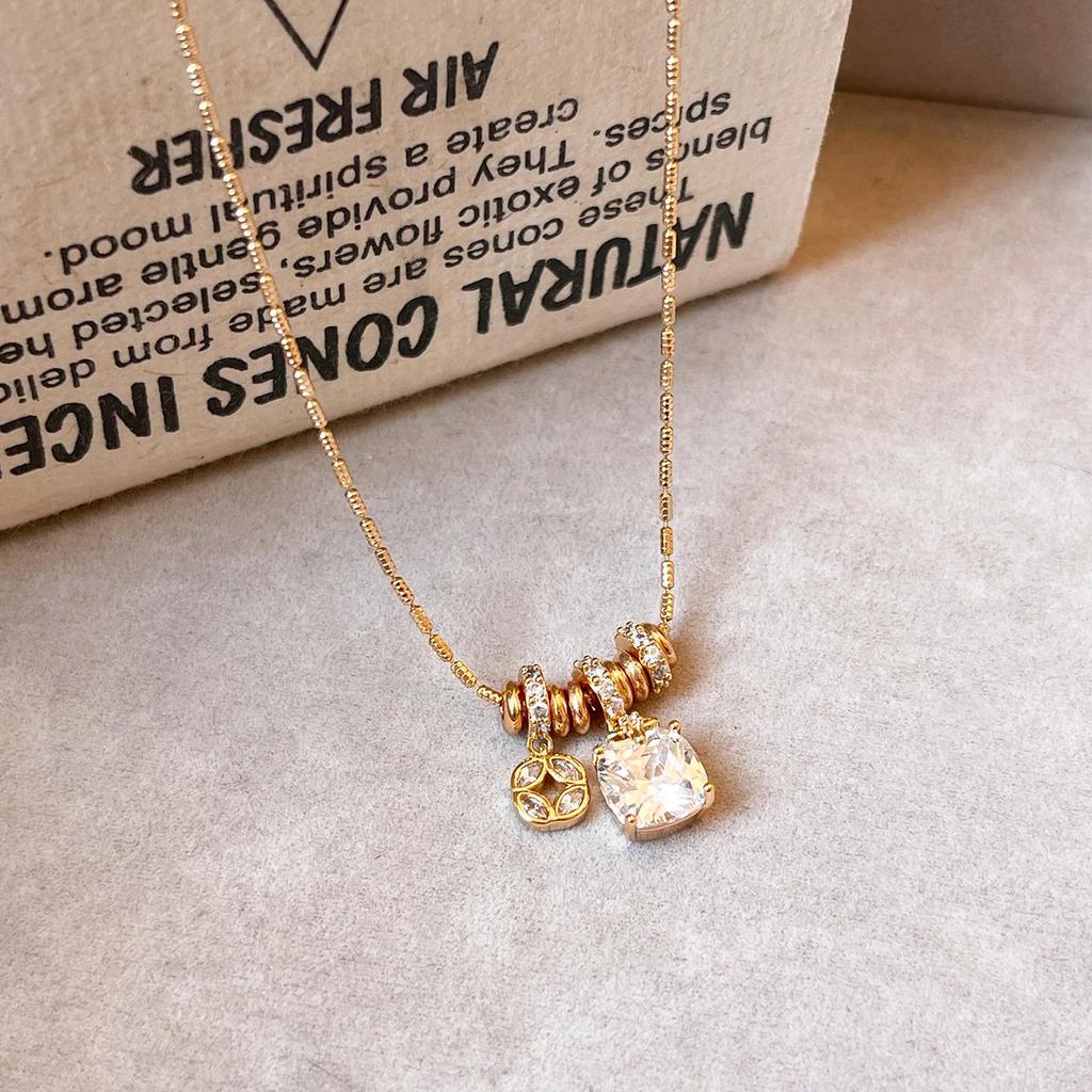 Zircon Flower Pendant Necklace: 2026 Elegant & Versatile Light Luxury Clavicle Chain for Women