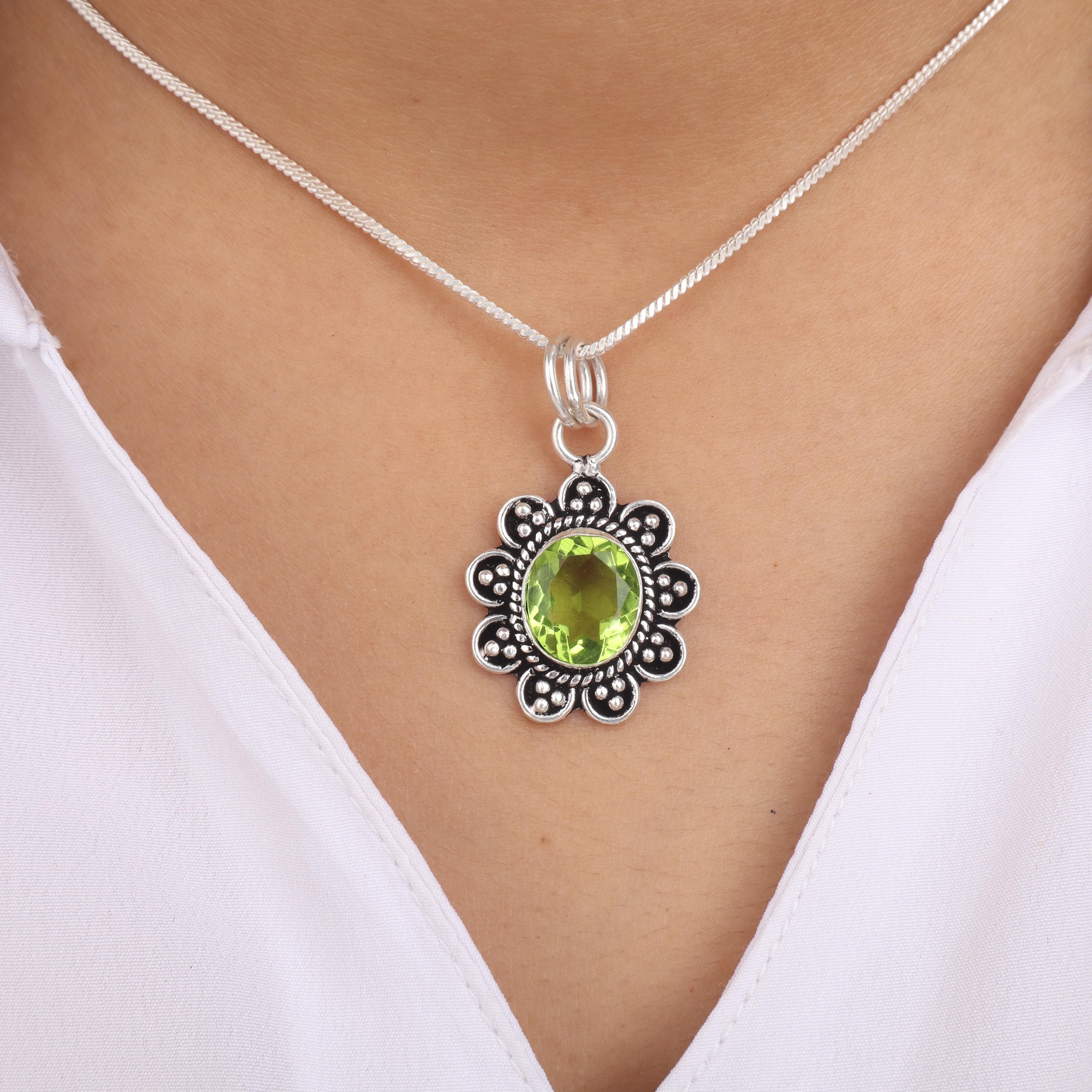 

Green Peridot Gemstone 925 Sterling Silver Jewelry Stylish Pendant 1.37 Gift For Her CP-40-4