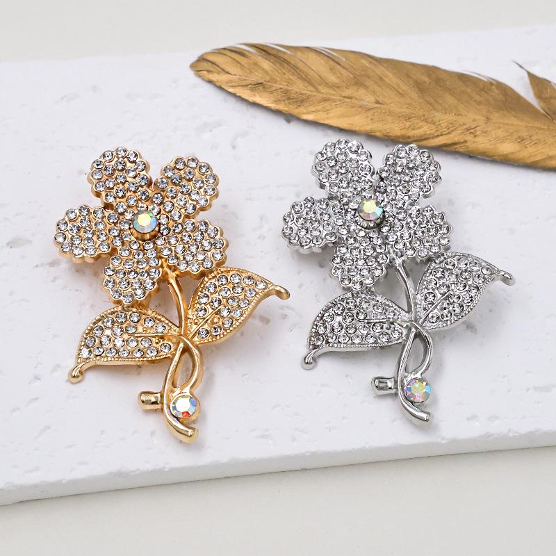 Elegant Pearl and Rhinestone Flower Brooch Pin for Coats