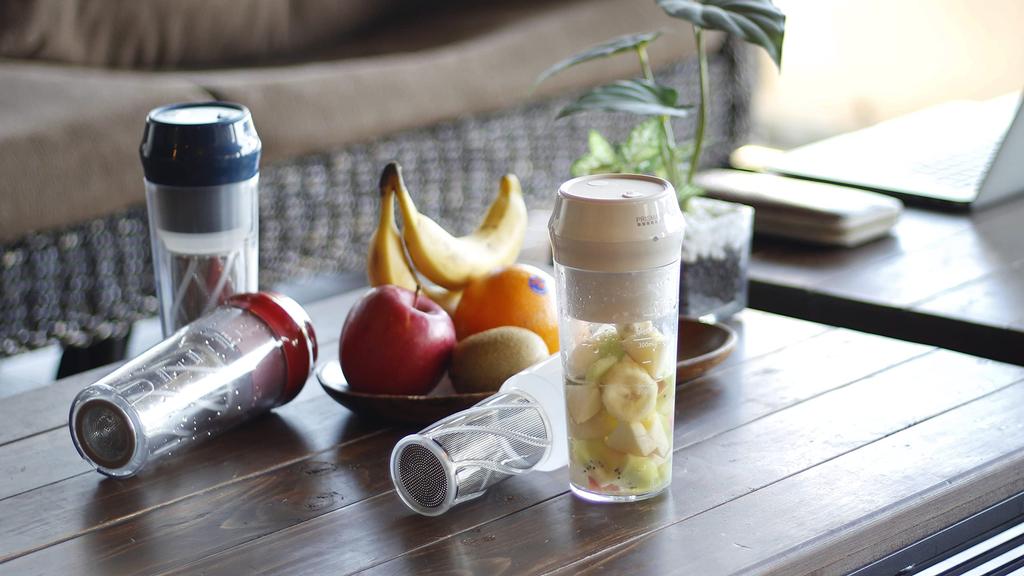 PRISMATE Rechargeable Portable Multi-Blender with Fun Recipe Book (PR-SK034) (Red(R))