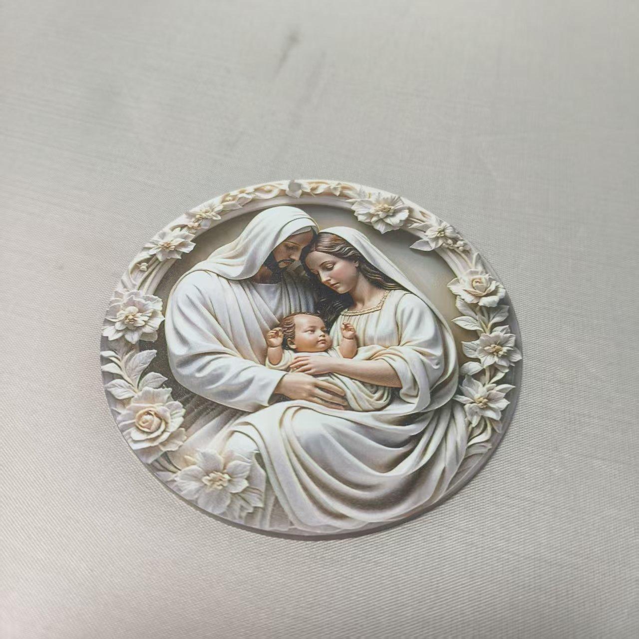 

Holy Wind Holy Family Three Decorative Hanging Plate Imitation Relief Process Round Desktop Decor / Wall Hanging 1pc