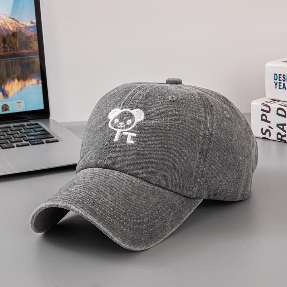 A cute embroidered little bear baseball cap for ladies, suitable for outdoor sports, travel and beach hats. Breathable and fashi