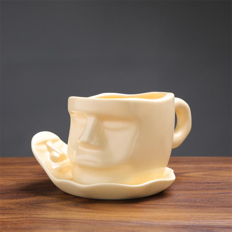 Set Creativ Ceașcă de Cafea și Farfurie Agățată de Ureche Statuetă Față Ceașcă de Cafea Contact Vizual Sărut Ceramică Ceașcă Europeană