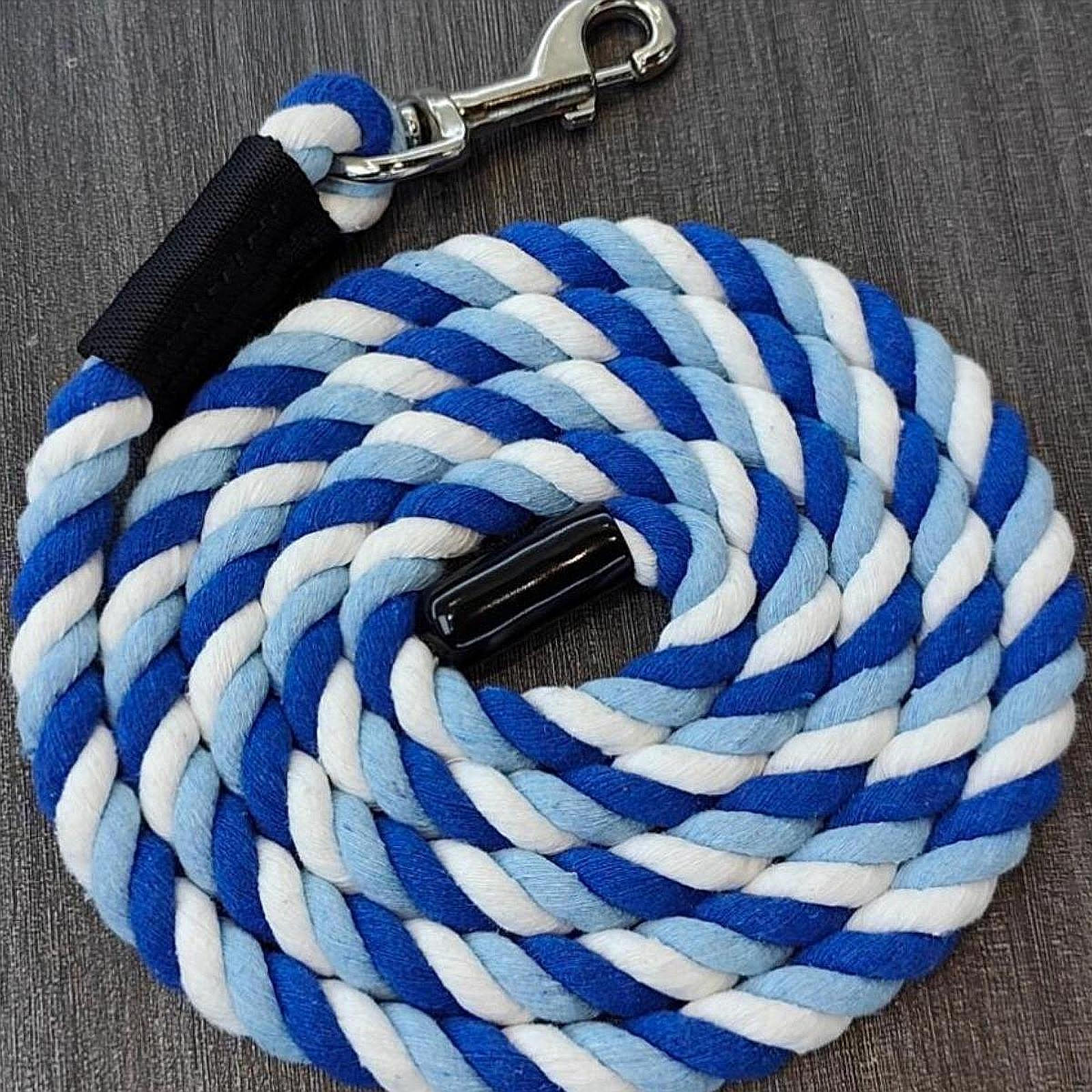 

Конная веревочная корда для лошадей с креплением к недоуздку или шлейке Blue White