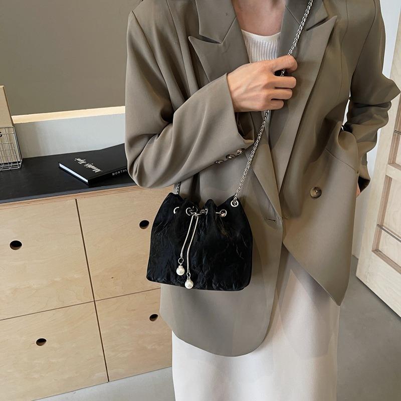 Nischen-Design tragbare kleine Tasche Damen Sommer neue Mode ausländischer Stil Ketten-Umhängetasche Pendler-Beuteltasche