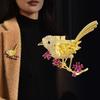 Elegant Chinese Magpie Brooch: Fashionable High-End Women's Accessory