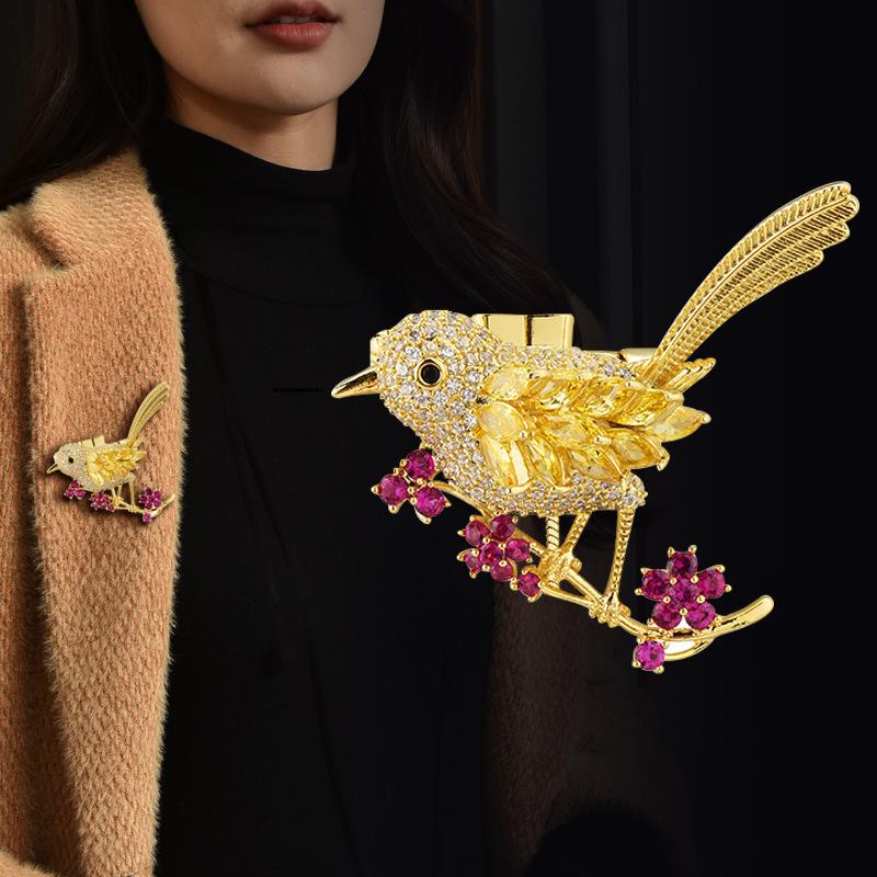 Elegant Chinese Magpie Brooch: Fashionable High-End Women's Accessory
