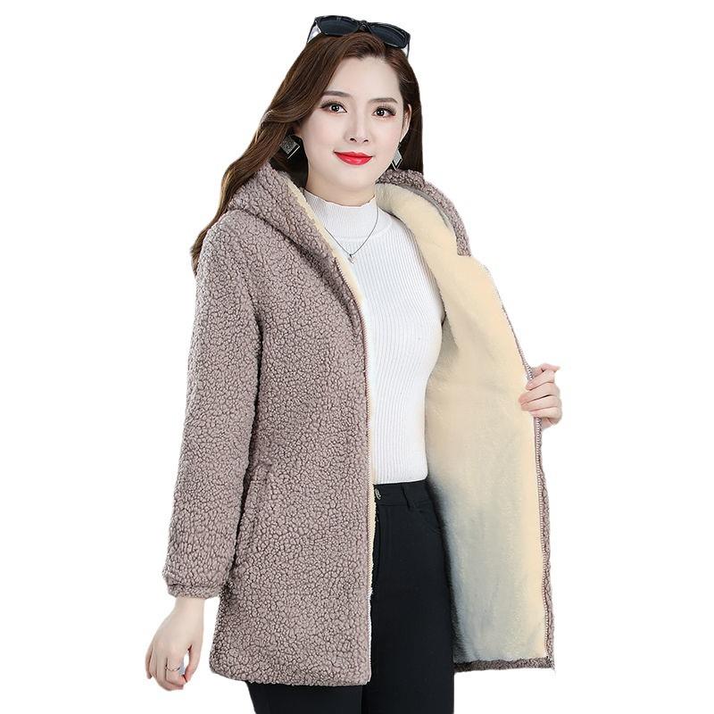 Women's Plus Size Fleece Short Coat with Velvet & Lamb Wool for Autumn & Winter – Fashionable & Warm for Middle-aged & Elderly