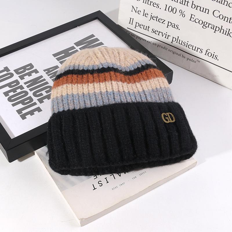 Women's Autumn and Winter New Fashion Letter Knitted Hat Korean Style Versatile Face Showing Small Thickened Head Wool Hat Men