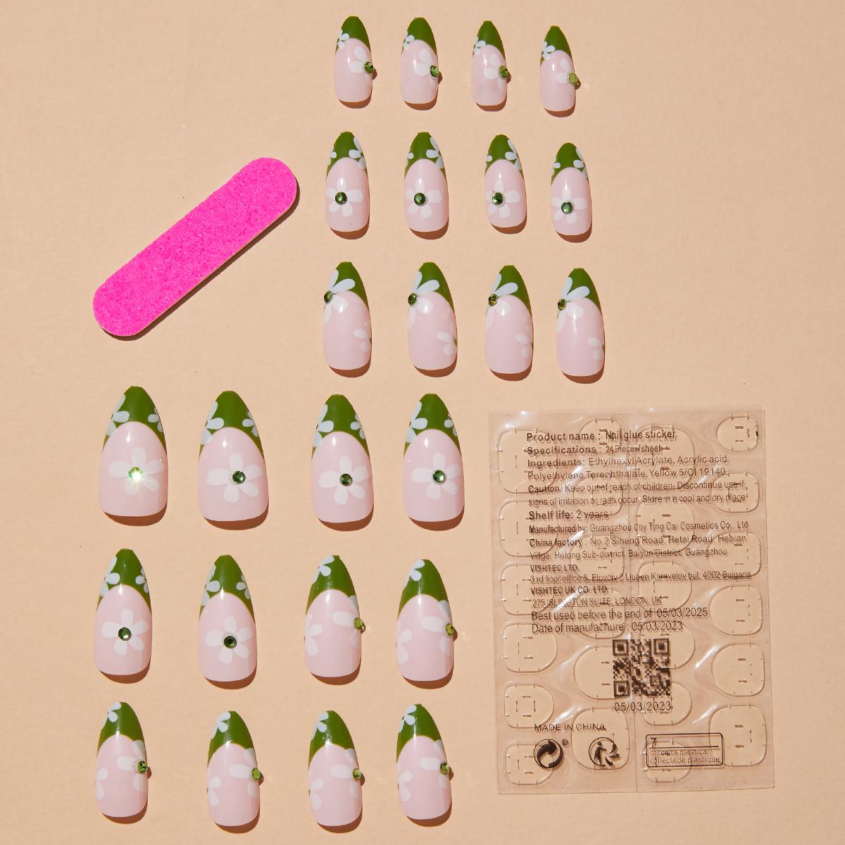 

Свежие зеленые цветочные носимые типсы для нейл-арта