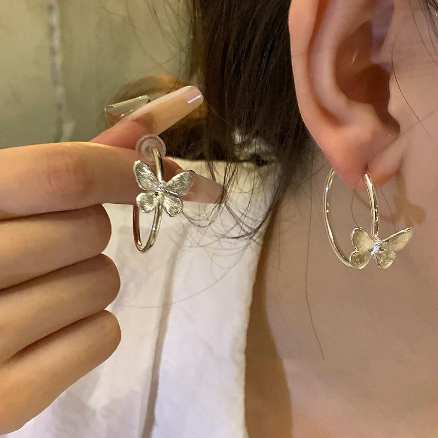 Silver needle butterfly pattern letter C-shaped stud earrings female Korean niche cold wind earrings fashion temperament earrings