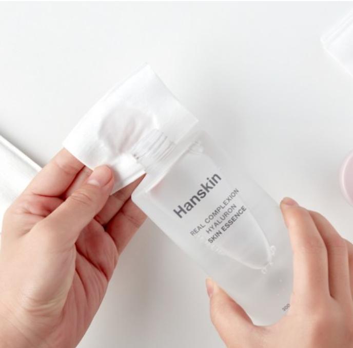 Hanskin Real Complexion Hyaluron Moisture Essence 300ml