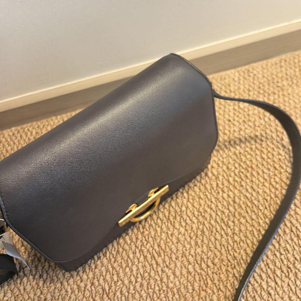 [Pre-Owned] Gray Leather Crossbody Bag - Very Good #ZCBQSE