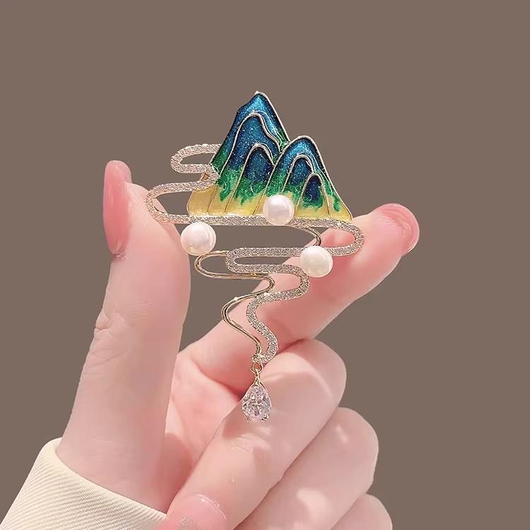 Elegant Alloy Brooch: Premium Niche Women's Versatile Corsage for Coats and Suits