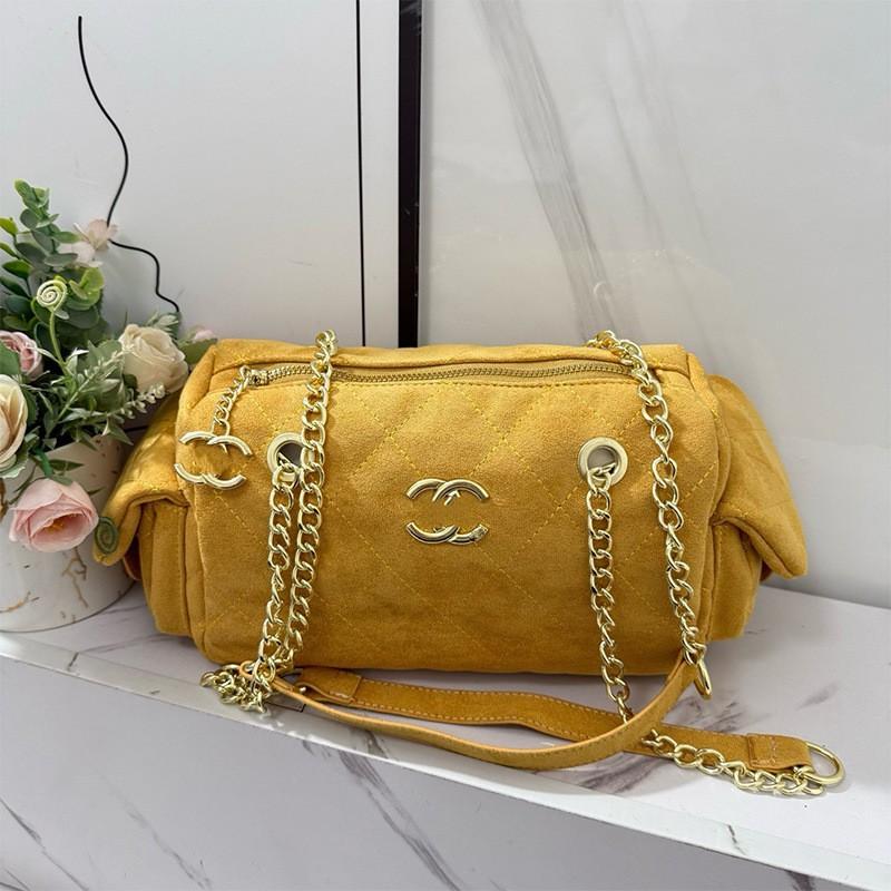 Mini mäkká taška na bowling v tvare vankúša s prešívanou retiazkovou popruhovou crossbody pre ženy