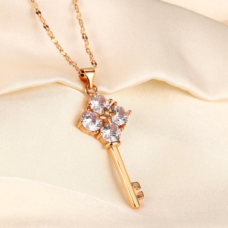 Hot-selling Seiko flash diamond four-leaf clover key necklace raw temperament advanced elegance personalized collarbone chain