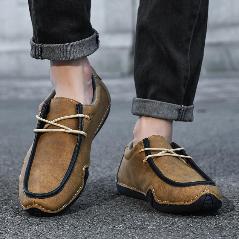 Men’s White Driving Shoes Handmade Moccasins Casual Retro Men’s Outdoor Wide Shoes Plus Size Anti Slip Boat Shoes