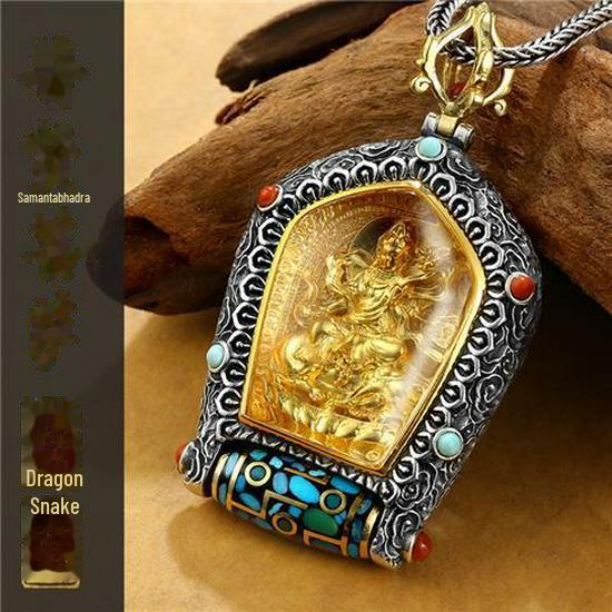 

Подвеска «Десять тысяч Будд»: Вращающаяся бусина Дзи Тангка с богом-хранителем, зеленой Тарой и желтым богом богатства.