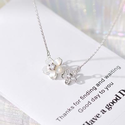 Collier de fleurs printanières douces avec diamants et chaînes de clavicule florales creuses Décoration fraîche