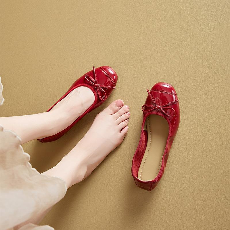 Patent Leather Round Head Flat Bottom Doudou Shoes Women's Autumn New Light Mouth Red Foot Cover Casual Small Single Shoes Women