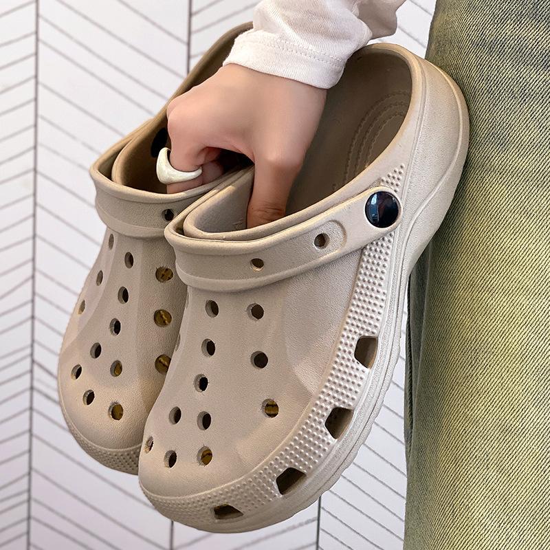 New Summer Simple Breathable Hole Shoes Women'S Low-Heeled Nurse Cartoon Cute Couple Bag Head Cool Slippers