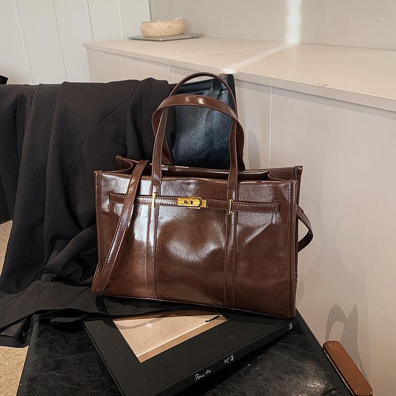 Retro Large-capacity Tote Bag Women's 2025 Autumn and Winter New Daily Commuting Shoulder Bag Premium Messenger Bag