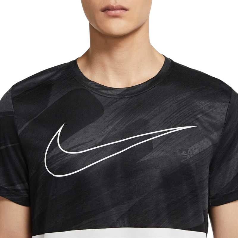 Nike Camiseta de Manga Curta com Gola Redonda e Estampa de Logotipo para Homens Tops Preto Branco DD1716-060