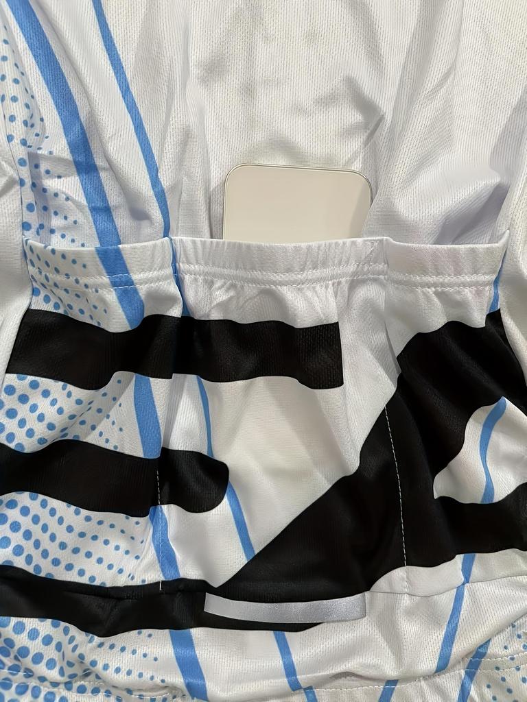 Men's short-sleeved cycling jersey, featuring a round neck and geometric pattern design, suitable for cycling and triathlon sports.