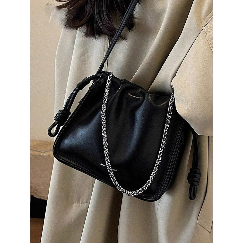 Fashion Versatile Chain Small Bag Women's New Pleated Cloud Small Square Bag 2025 Autumn and Winter Niche Messenger Bag