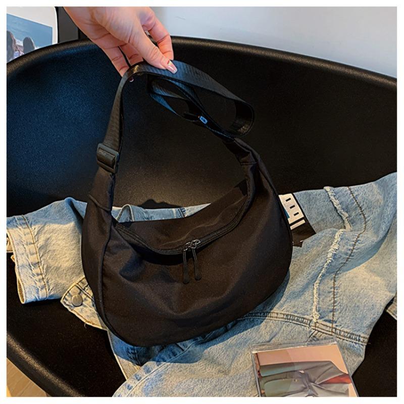 Bag women's new spring and summer tide large-capacity messenger bag casual and lightweight Oxford cloth simple dumpling bag