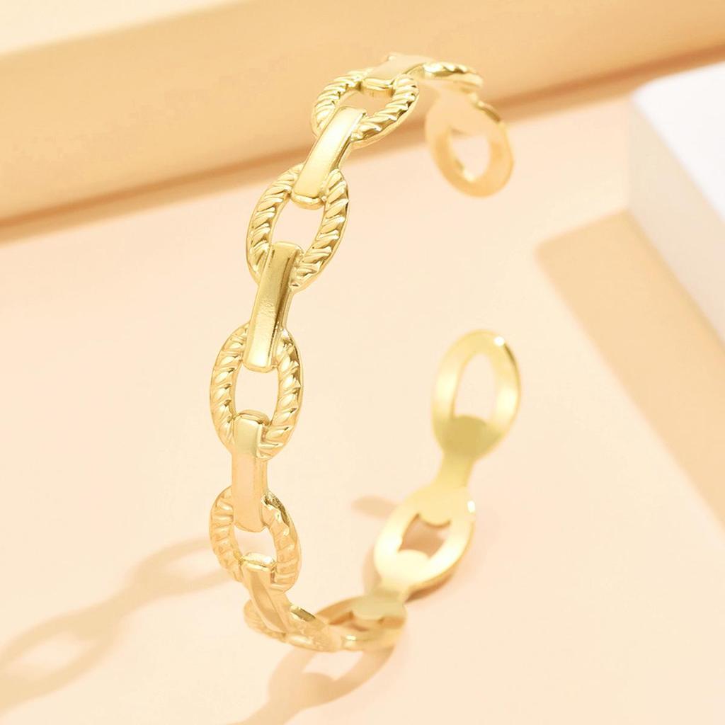Speckled Chain Women's Open Bangle: 18K Gold-Plated Stainless Steel Bracelet