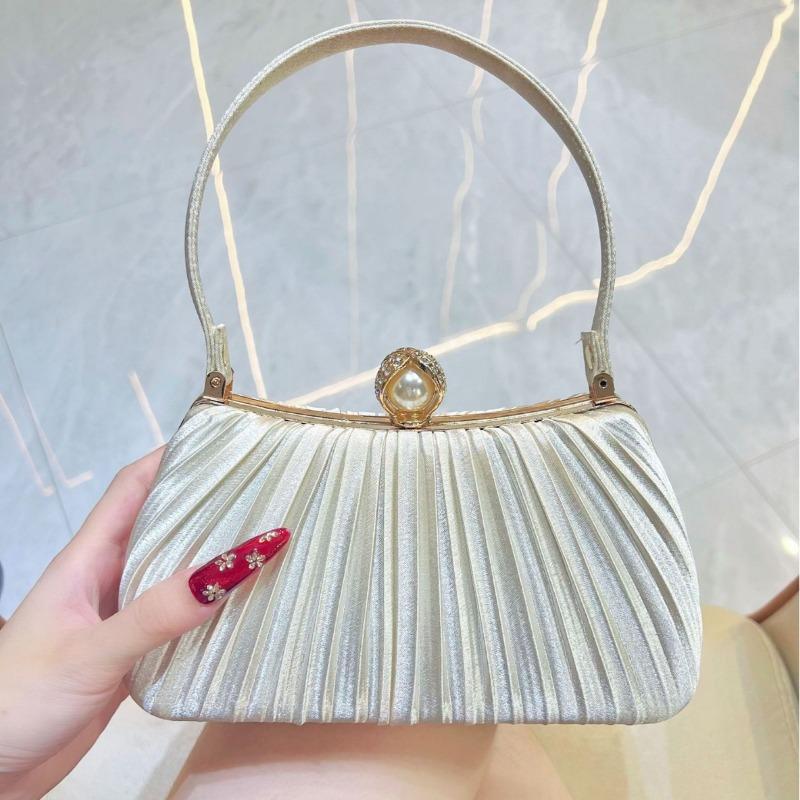 The Evening Bag Is A Pleated Handbag with An Elegant Style and A Large-capacity Clutch Casually