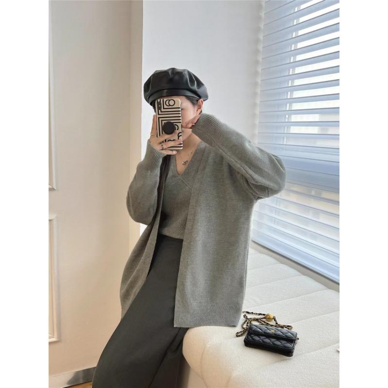 Spring and Autumn New Temperament Celebrity Style Lace Neck Knitted Gentle Wind Soft Waxy Knitted Cardigan Two-piece Sweater