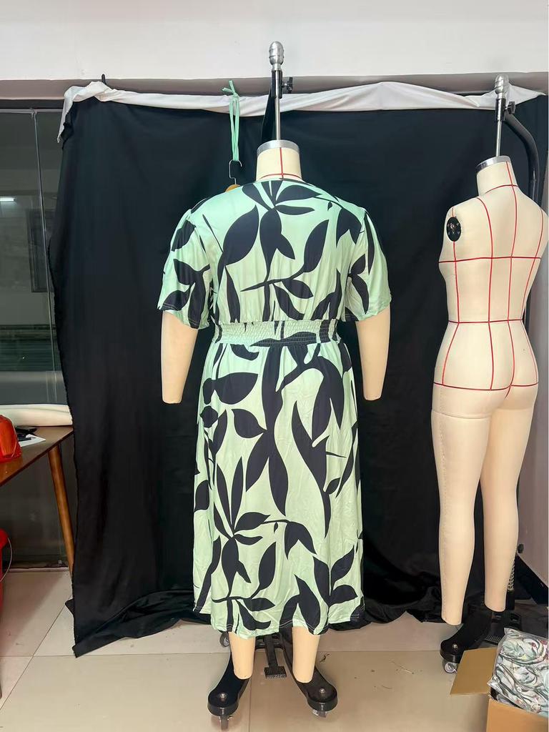 Elegantes europäisches & amerikanisches Übergrößen-V-Ausschnitt-Langkleid