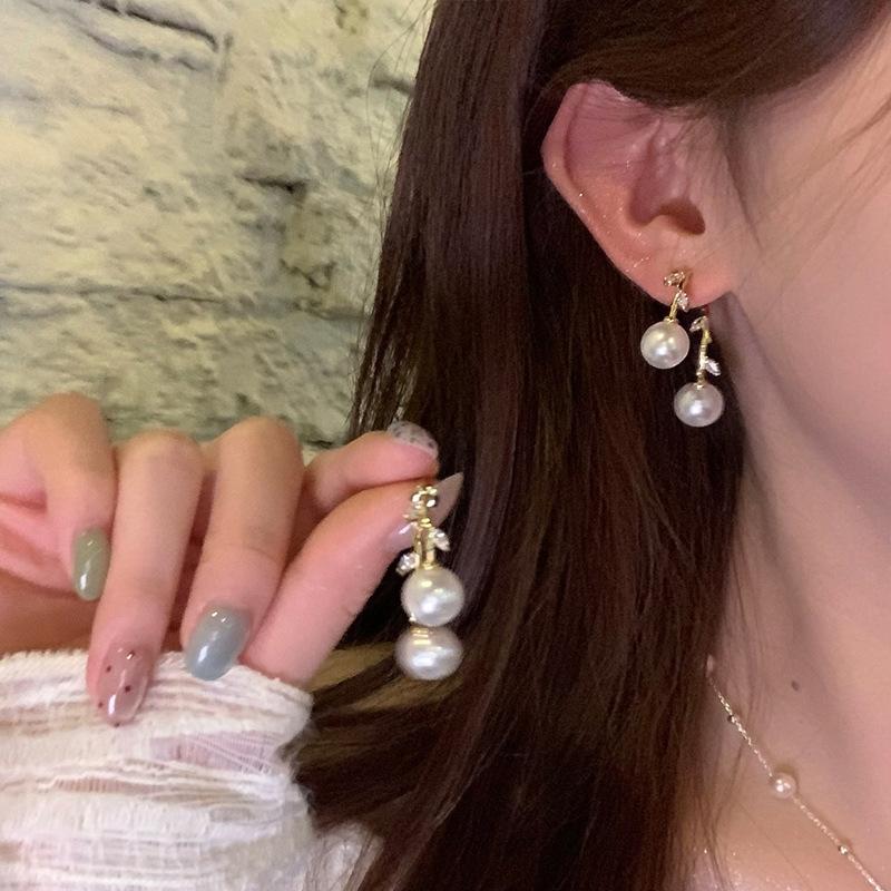 

Серьги-подвески с бриллиантовым листом и жемчугом, двухсторонние, легкая роскошь, премиальное качество, простые серьги, модные универсальные серьги, женские