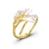Modisches Weißes Metallblumen-Armreif für Damen Übertriebene Tulpe Goldfarbenes Metall Offener Armreif Mädchen Party Schmuck Zubehör
