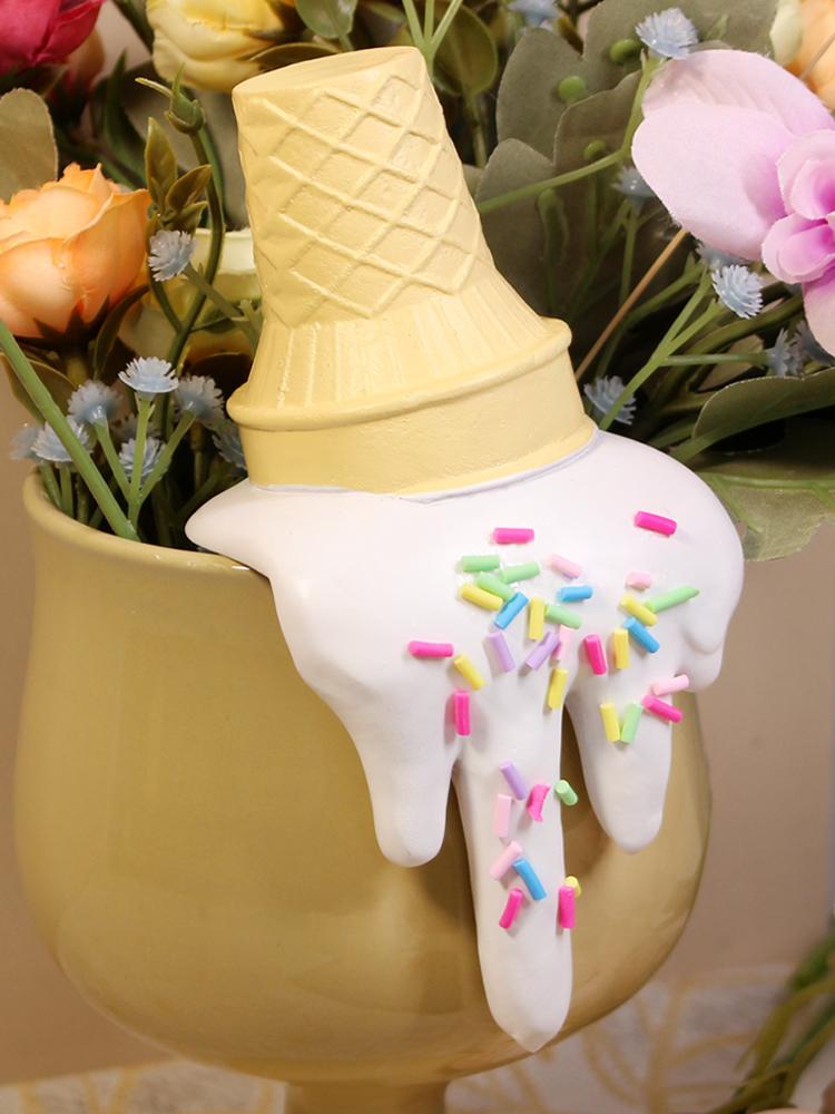 

1PC Fun Melted Ice Cream Ornament, Creative Christmas Decoration Melted Ice Cream Ornament, Novelty Family Gift