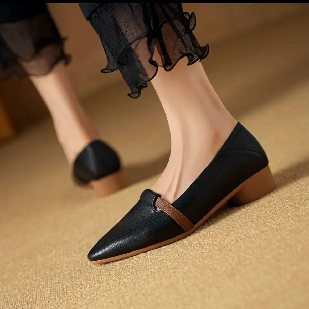 

Single shoes women s 2025 autumn new comfortable and versatile thick heel soft leather soft sole not tired foot pedal pointed low heel shoes 40 чёрный