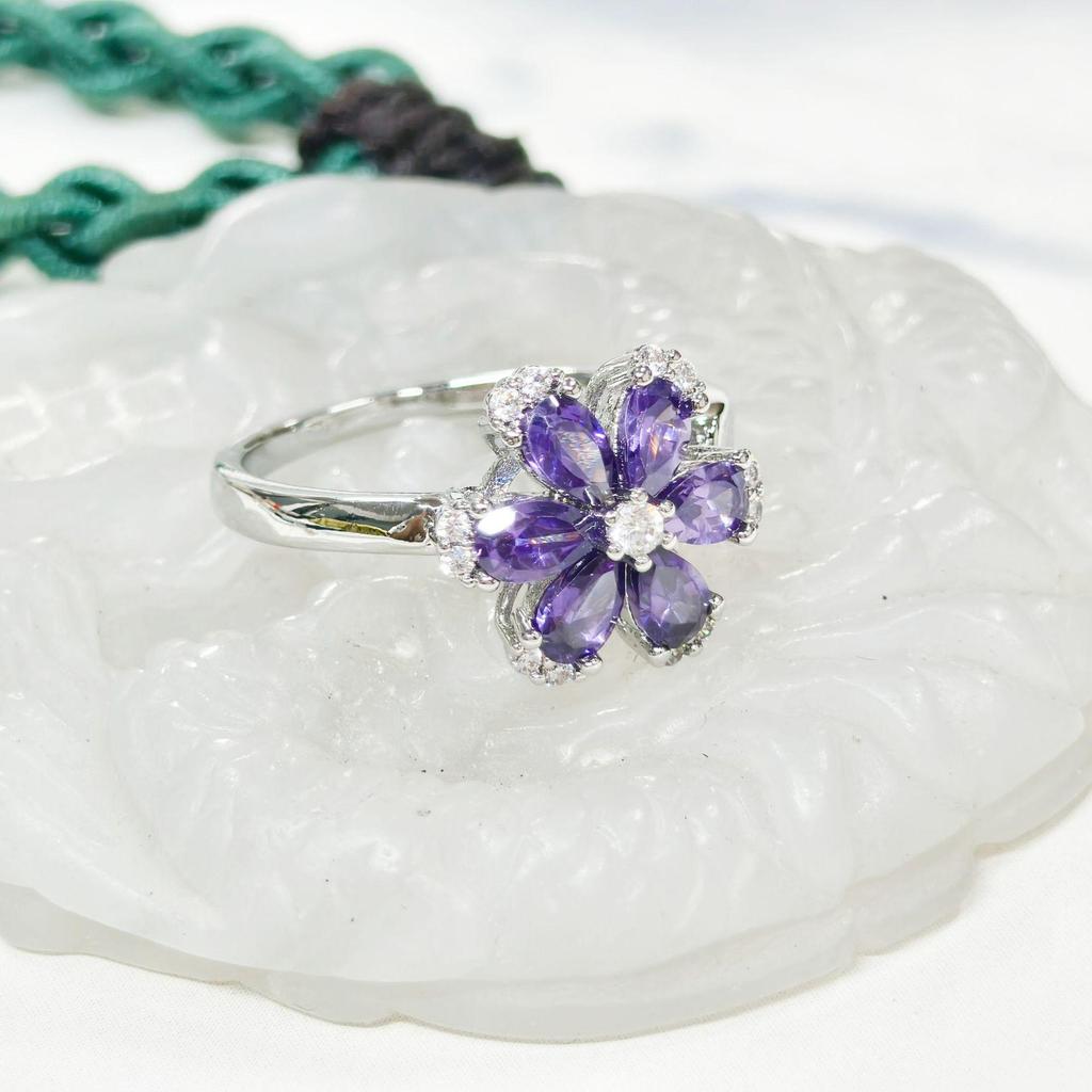 Gesen Petal-Shaped Jewelry Set: Luxury Ring, Earrings & Pendant for Women in Forest Style