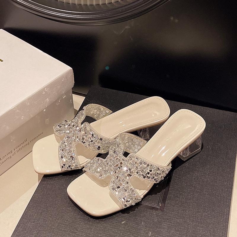 Xiaoxiangfeng temperament beautiful sandals woman summer 2025 new fairy fashion rhinestone outer wear medium heel slippers woman