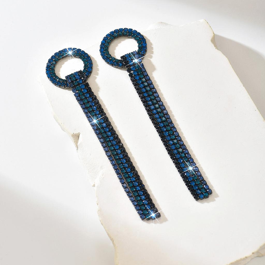 Trendy, Simple, and Innovative Tassel Earrings Are Suitable for Pairing with Evening Party Dresses