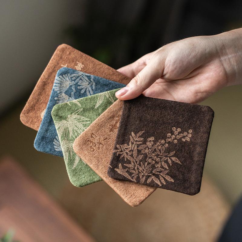 Quadratische Untersetzer aus gewässerter Gaze im Vintage-Stil mit Batikmuster und brennenden Blumen, rutschfeste, wärmeisolierende Tischsets für Kaffeetassen und Teetassenhalter