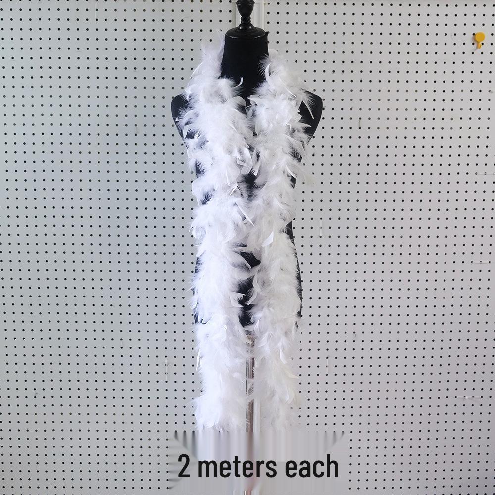 Weiße Feder Kollektion: DIY Handgemachte Bekleidungsaccessoires mit Gänse- und Truthahnfedern