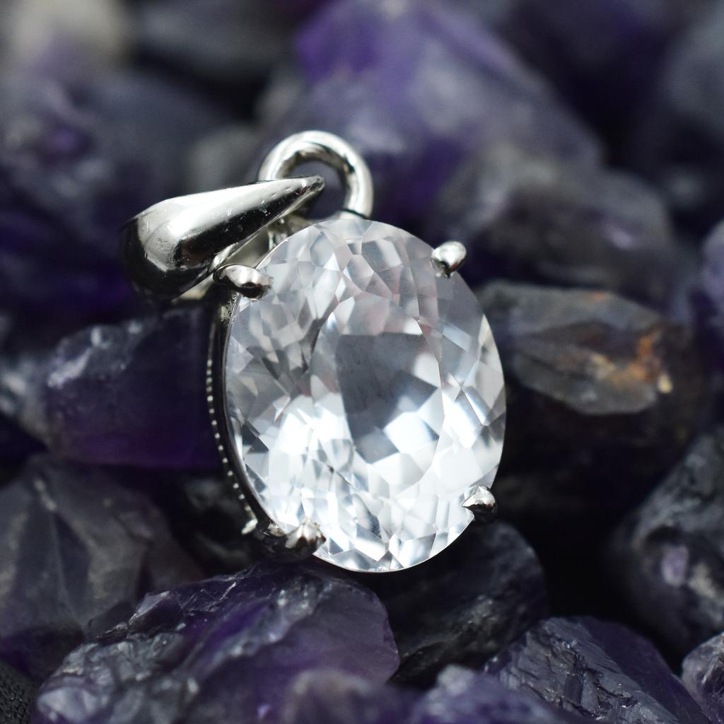 Silberanhänger Weißer Saphir Natur 20,45 Ct Ovalschliff Loser Edelstein ZERTIFIZIERT AR-3640-Sa