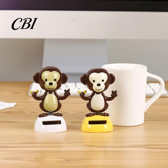 Driving Stress Relief Ornament Solar Car Ornaments, Shaking Head Monkey Toy, Banana Holding Figure Figure, Dashboard Swinging Interior Decoration Toy