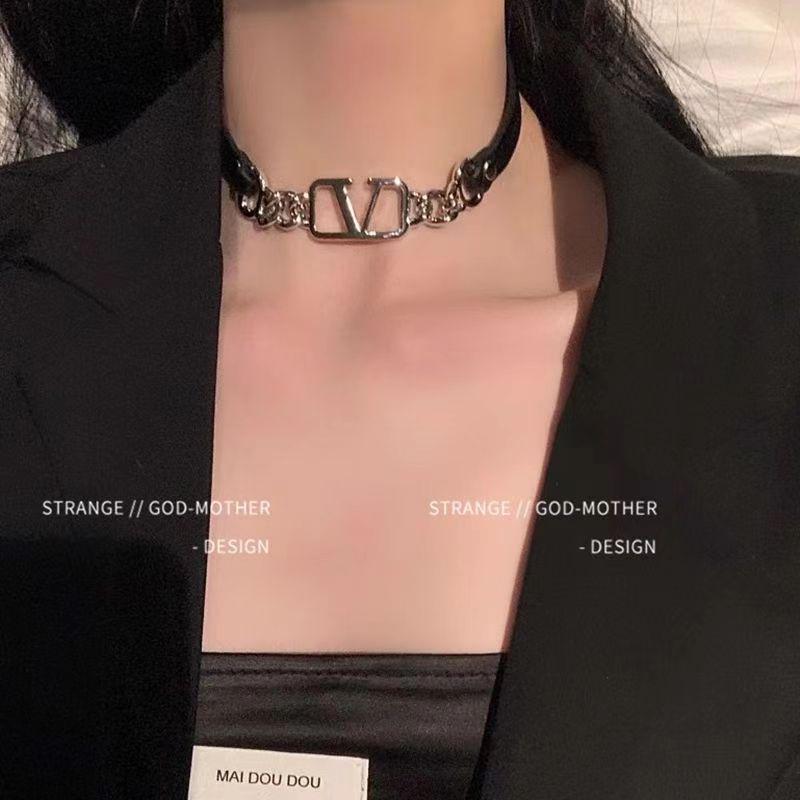 2025 High-End Gothic Punk Necklace: Y2K Dark Style Clavicle Chain for Women