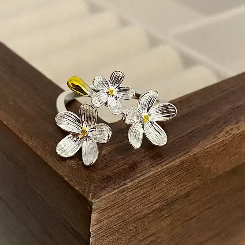 Женское высококачественное асимметричное цветочное кольцо - Универсальное модное заявление Adjustable