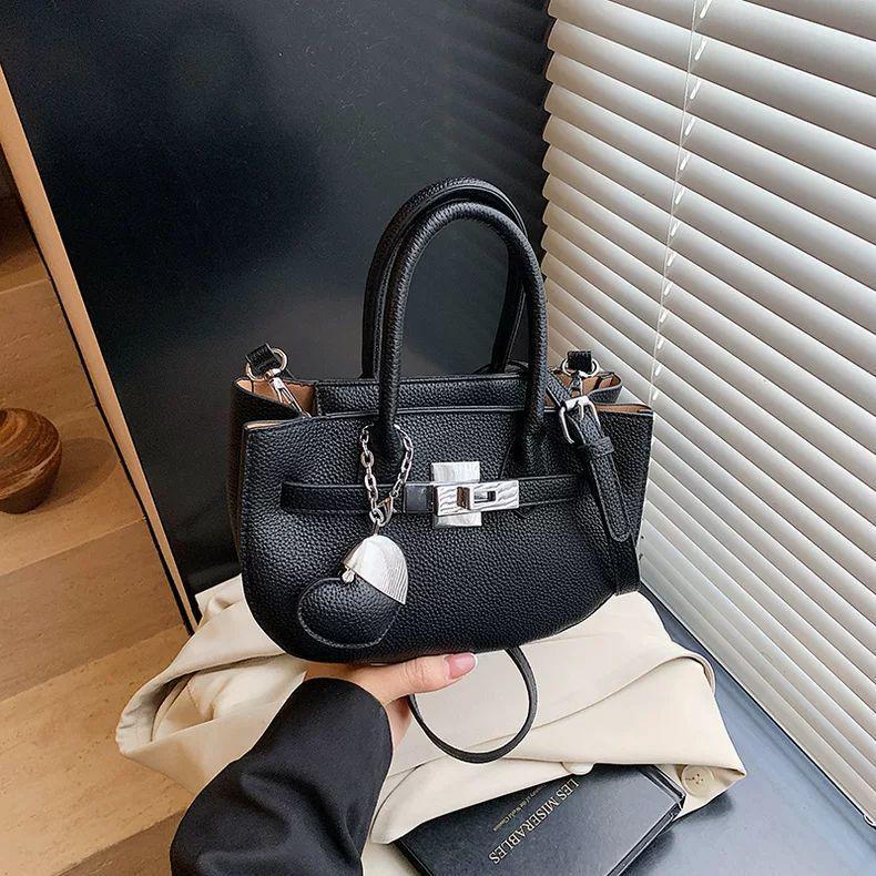 

Niche Design Women s 2025 Summer Versatile Crossbody Korean Fashion Saddle Bag чёрный